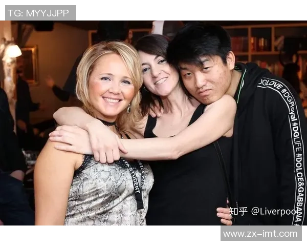 外国足球明星与中国女明星的跨国情缘与合作故事探讨